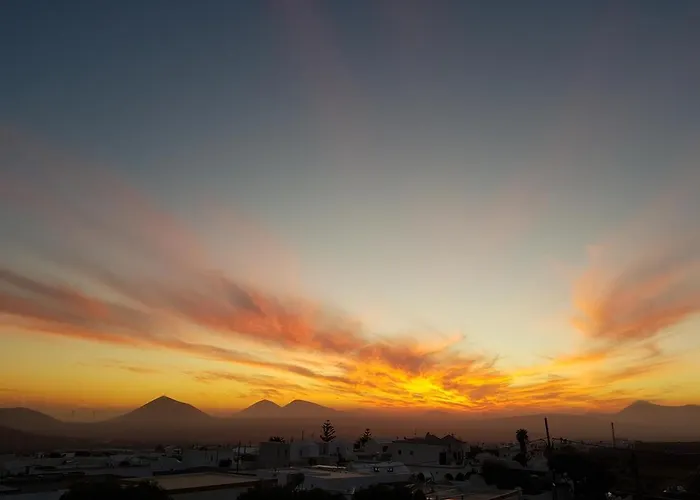 Cernicalo House - Peaceful Terrace Home, Ideal to Explore Lanzarote