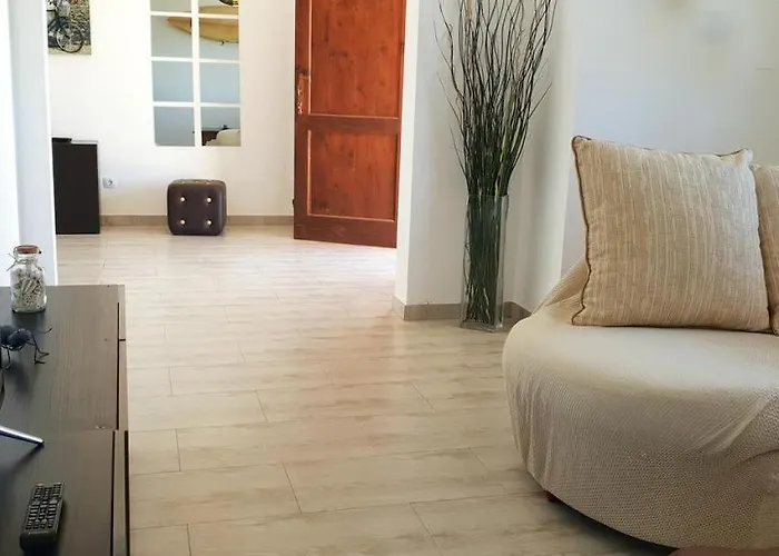 Cernicalo House - Peaceful Terrace Home, Ideal to Explore Lanzarote *